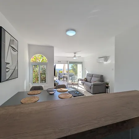 Coral Bay Star - Direct Sea Location