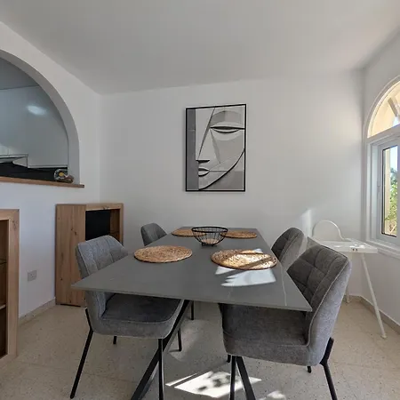 Coral Bay Star - Direct Sea Location *