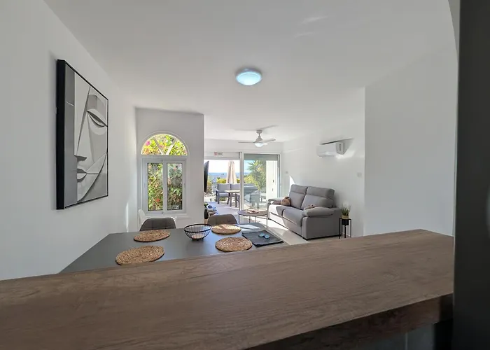 Coral Bay Star - Direct Sea Location