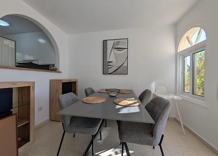 Coral Bay Star - Direct Sea Location *